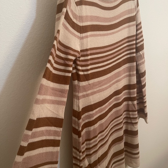 Pink & Brown Bell Sleeve Sweater Dress | Pink Lily - Picture 4 of 7
